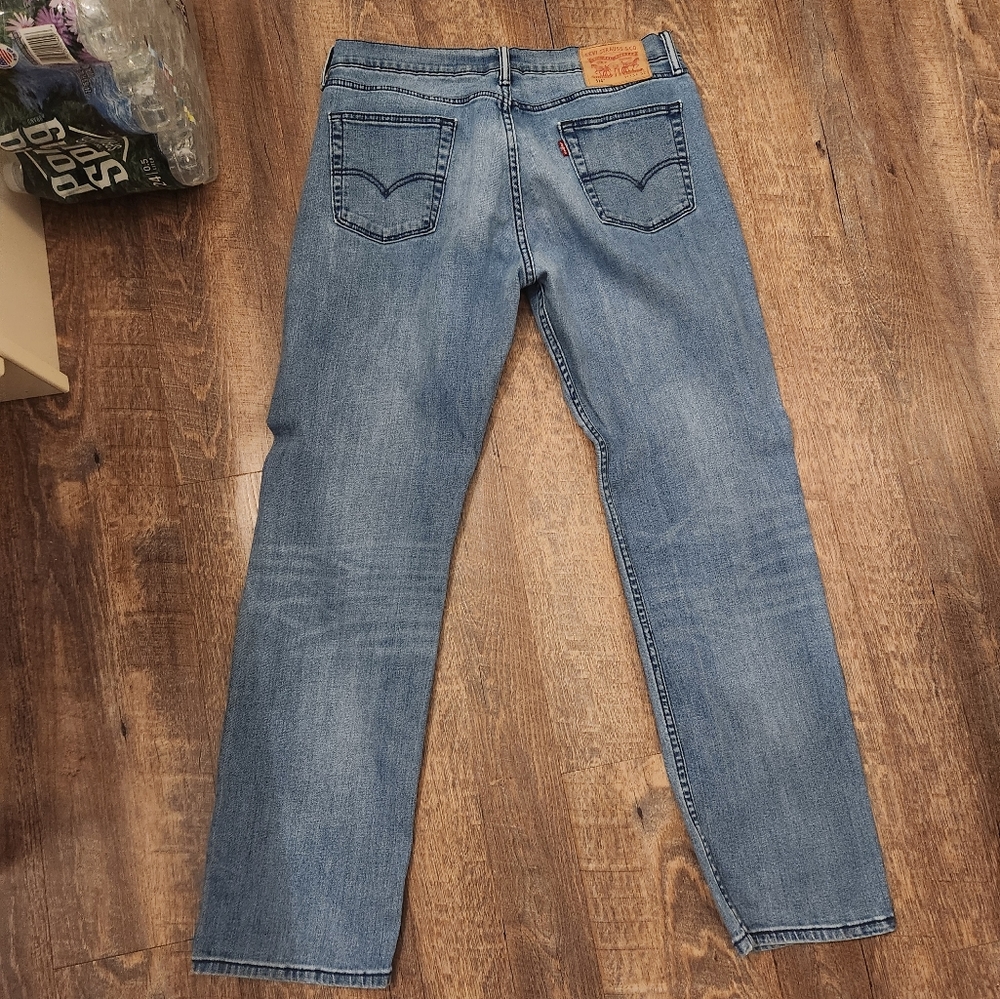 Men's Levi's 33 W x 32 L stretch jeans preowned